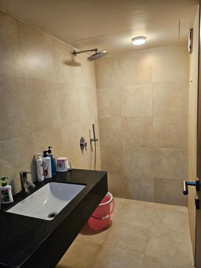 Kingston Apartment *